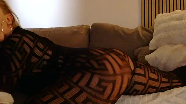 Snapshot of lorenarowena chatting on 02.06.26 lorenarowena online show from 02.06.26