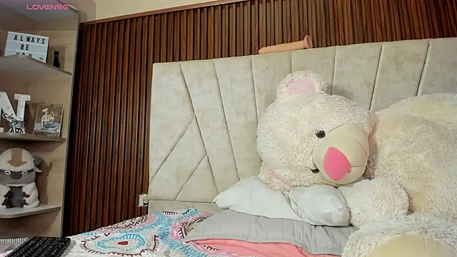 Snapshot of AMARA_BRUNET chatting on 01.16.26 AMARA BRUNET online show from 01.16.26