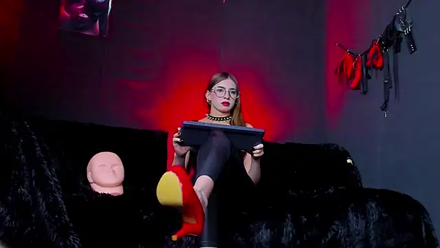 MartinaStones online show from 12.03.25