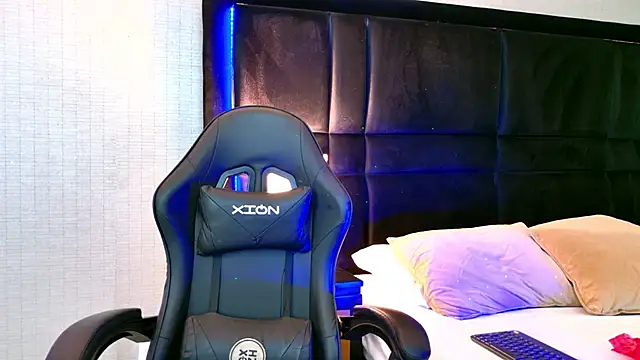 EllaEvanz online show from 11.28.25