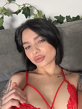 Snapshot of NatashaBluex chatting on 12.04.25 NatashaBluex online show from 12.04.25