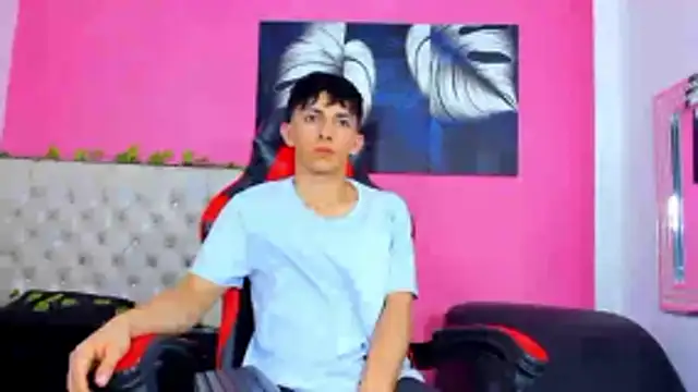 Snapshot of ElanGiraldo chatting on 11.12.25 ElanGiraldo online show from 11.12.25