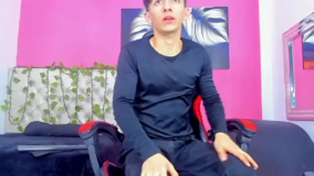 Snapshot of ElanGiraldo chatting on 11.19.25 ElanGiraldo online show from 11.19.25