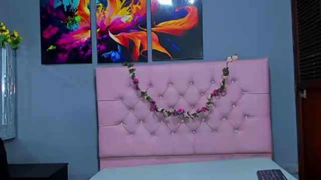 Snapshot of ElanGiraldo chatting on 11.29.25 ElanGiraldo online show from 11.29.25