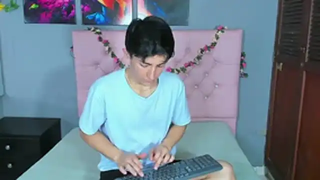 ElanGiraldo online show from 12.17.25