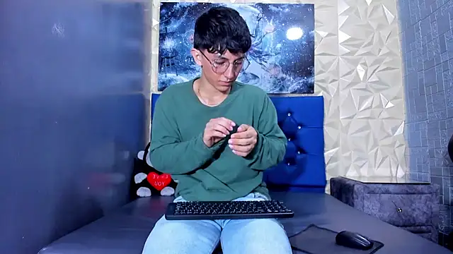 ElanGiraldo online show from 04.18.26