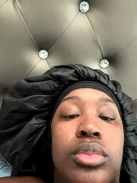 Snapshot of ToyaThick chatting on 11.16.25 ToyaThick online show from 11.16.25