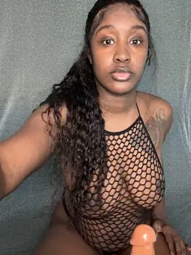 Snapshot of ToyaThick chatting on 11.25.25 ToyaThick online show from 11.25.25