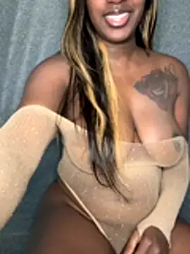 Snapshot of ToyaThick chatting on 11.30.25 ToyaThick online show from 11.30.25