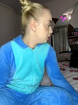 Snapshot of RuxyCatrina chatting on 11.21.25 RuxyCatrina online show from 11.21.25