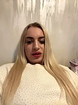 Snapshot of RuxyCatrina chatting on 11.23.25 RuxyCatrina online show from 11.23.25