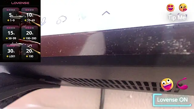 Snapshot of chloe_cherry_ chatting on 11.26.25 chloe cherry online show from 11.26.25