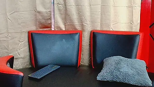 Snapshot of KATY_LOWERY chatting on 12.22.25 KATY LOWERY online show from 12.22.25