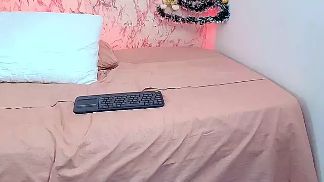 Snapshot of KATY_LOWERY chatting on 12.23.25 KATY LOWERY online show from 12.23.25