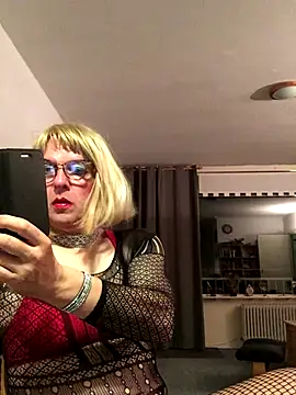 simone xdressing online show from 09.21.25