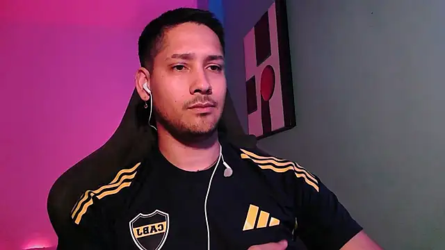 Snapshot of Abruptoinusual chatting on 11.19.25 Abruptoinusual online show from 11.19.25