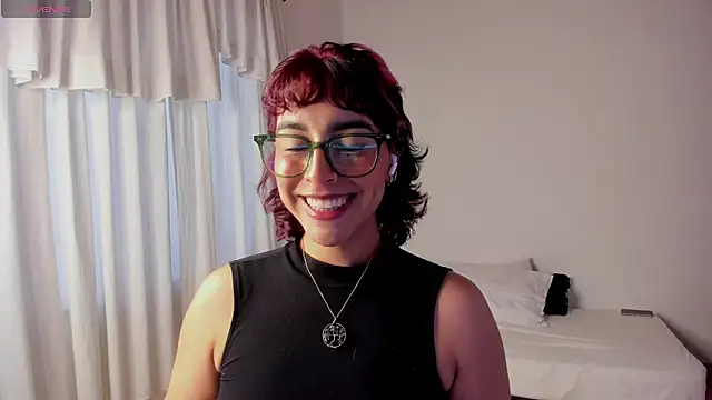 VictoriaAmelie online show from 11.14.25