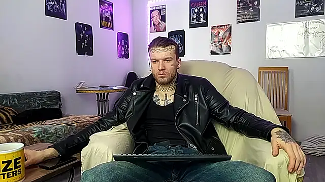 Huntall77 online show from 01.18.26