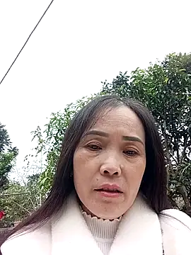 Feeling-hot online show from 12.04.25