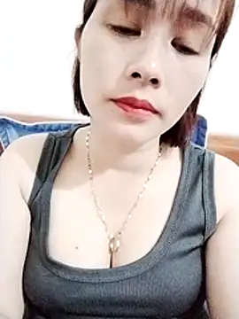 Snapshot of Swan-white123 chatting on 12.17.25 Swan-white123 online show from 12.17.25