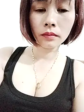 Snapshot of Swan-white123 chatting on 12.18.25 Swan-white123 online show from 12.18.25