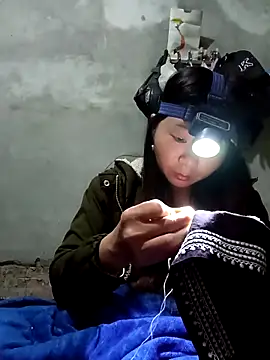 Snapshot of vangkt-cute chatting on 12.01.25 vangkt-cute online show from 12.01.25