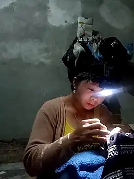 Snapshot of vangkt-cute chatting on 12.04.25 vangkt-cute online show from 12.04.25