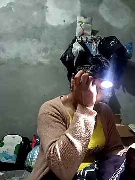 Snapshot of vangkt-cute chatting on 12.05.25 vangkt-cute online show from 12.05.25