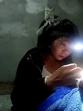 Snapshot of vangkt-cute chatting on 12.13.25 vangkt-cute online show from 12.13.25