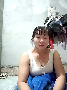 Snapshot of vangkt-cute chatting on 12.14.25 vangkt-cute online show from 12.14.25