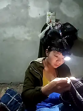 Snapshot of vangkt-cute chatting on 12.16.25 vangkt-cute online show from 12.16.25