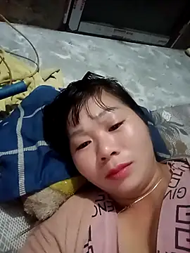 Snapshot of vangkt-cute chatting on 12.19.25 vangkt-cute online show from 12.19.25