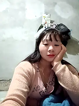 Snapshot of vangkt-cute chatting on 12.20.25 vangkt-cute online show from 12.20.25