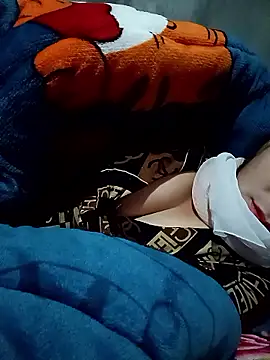 Snapshot of vangkt-cute chatting on 01.18.26 vangkt-cute online show from 01.18.26