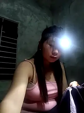Snapshot of vangkt-cute chatting on 04.26.26 vangkt-cute online show from 04.26.26