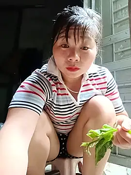 Snapshot of vangkt-cute chatting on 05.18.26 vangkt-cute online show from 05.18.26