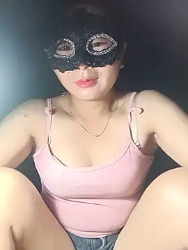 Snapshot of vangkt-cute chatting on 06.26.26 vangkt-cute online show from 06.26.26