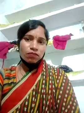 Snapshot of DESIIDIVA chatting on 11.21.25 DESIIDIVA online show from 11.21.25