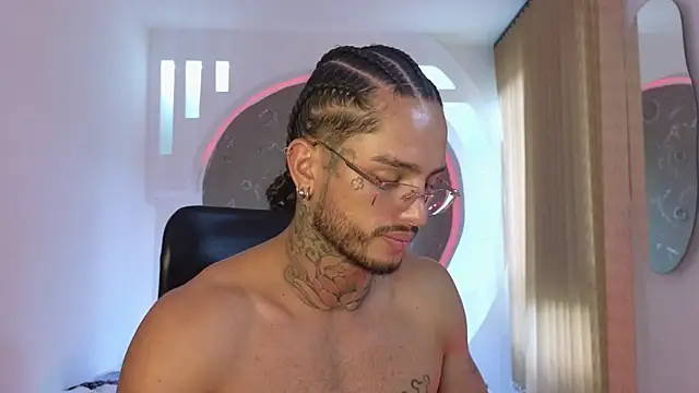 Snapshot of Alanrodgers chatting on 11.29.25 Alanrodgers online show from 11.29.25