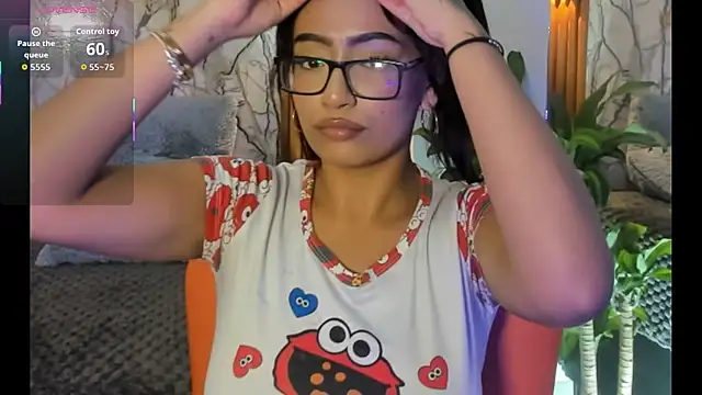 Snapshot of Valkyfoxxx chatting on 12.02.25 Valkyfoxxx online show from 12.02.25