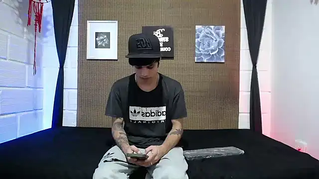 Snapshot of wild_duo777 chatting on 12.17.25 wild duo777 online show from 12.17.25