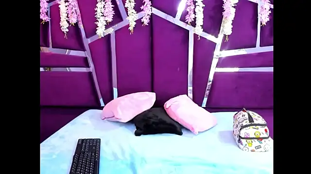 Snapshot of Nina_Velvet chatting on 11.22.25 Nina Velvet online show from 11.22.25