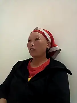 girl-hot2x online show from 11.26.25