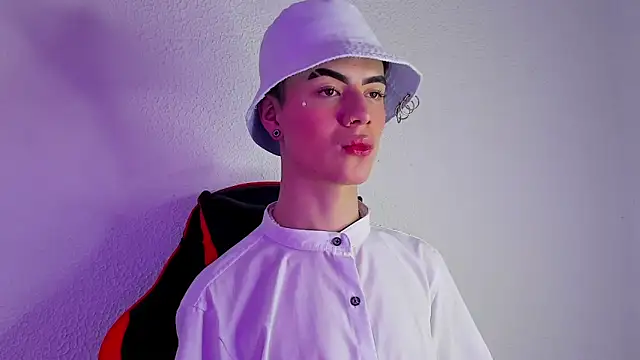 Snapshot of divine_philp77 chatting on 11.20.25 divine philp77 online show from 11.20.25