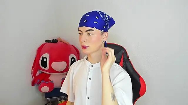 Snapshot of divine_philp77 chatting on 11.28.25 divine philp77 online show from 11.28.25