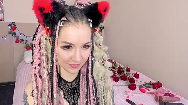 Lina Moony online show from 11.26.25