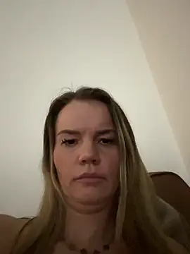 Cutebrowneyes  online show from 01.14.26