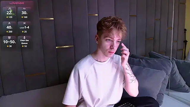 Snapshot of Paul_Holt chatting on 11.26.25 Paul Holt online show from 11.26.25