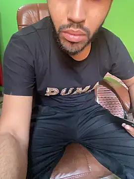 Snapshot of hotyyyyjonny chatting on 05.18.26 hotyyyyjonny online show from 05.18.26