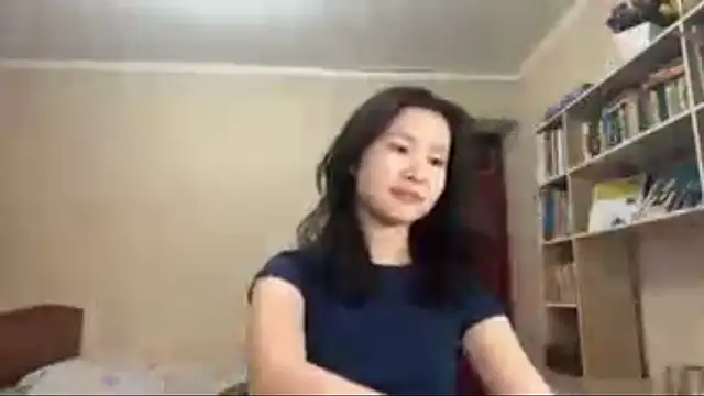 Snapshot of HuldaKye chatting on 02.04.26 HuldaKye online show from 02.04.26